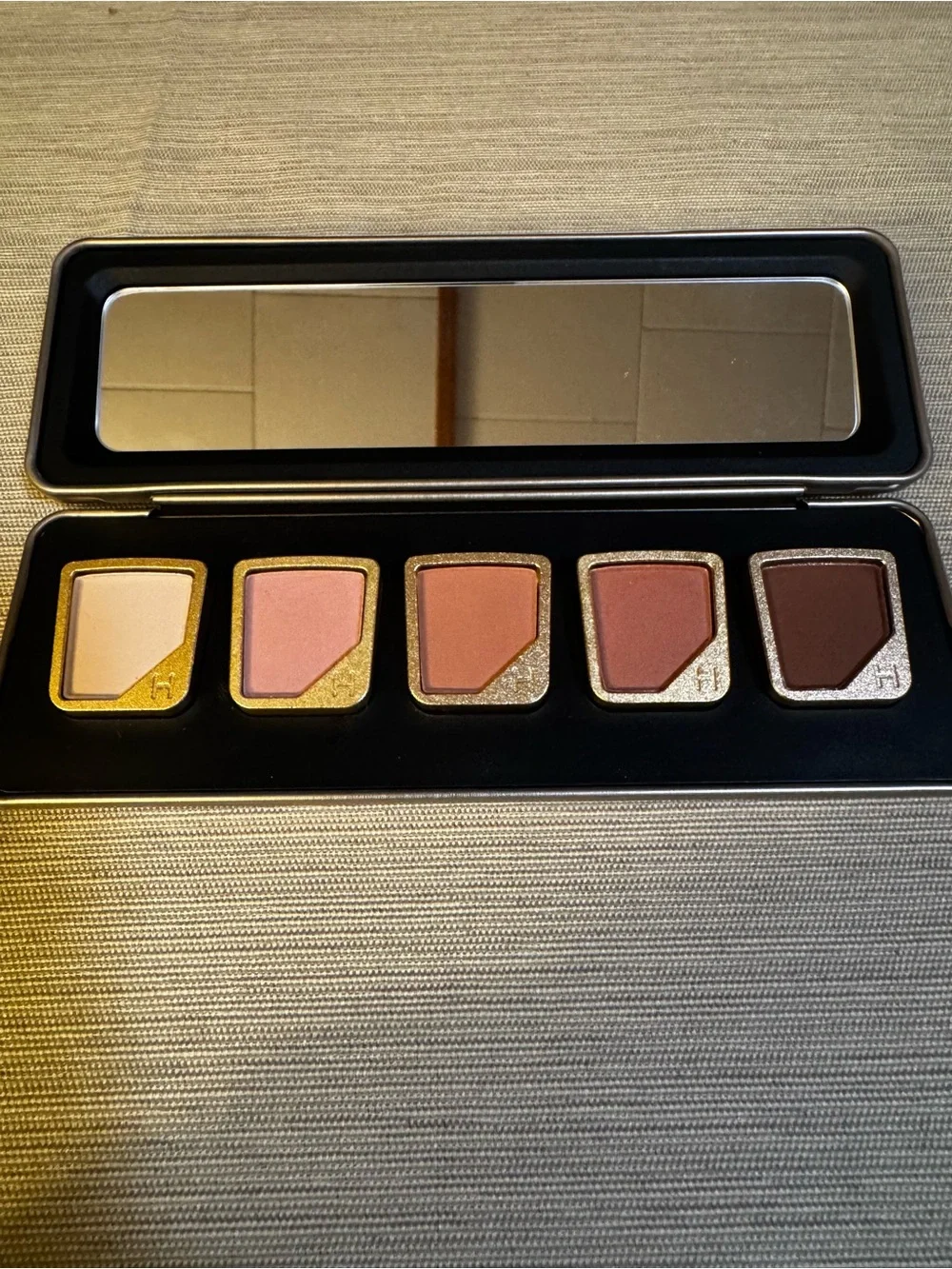 🆕✅HOURGLASS CURATED 5 Pan Palette comes with 5 shadows pictured